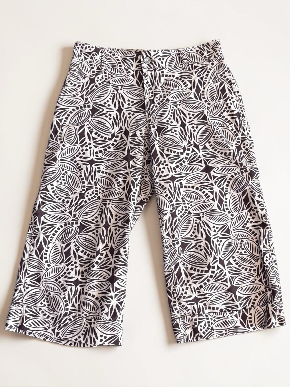 Lee Just Below the Waist Brown White Leaf Print Cropped Capri Pants Size 6